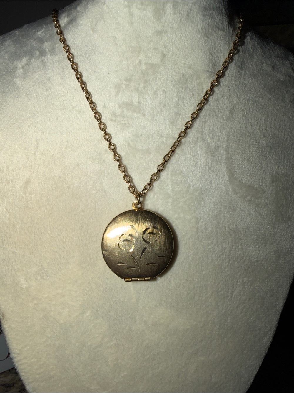 14kt Gold Floral Locket Pendant Necklace